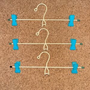 VINTAGE OIA Clip Hangers - Set of 3